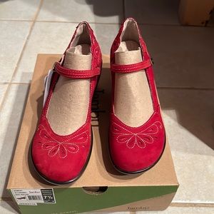 Jambu women’s Adventure Design